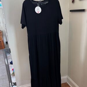 Elegant Black Maxi Dress